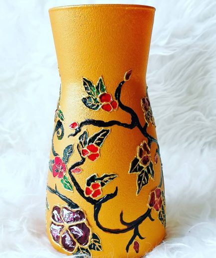 hand painted Japanesel design on Bohemia crystal vase on gold background
